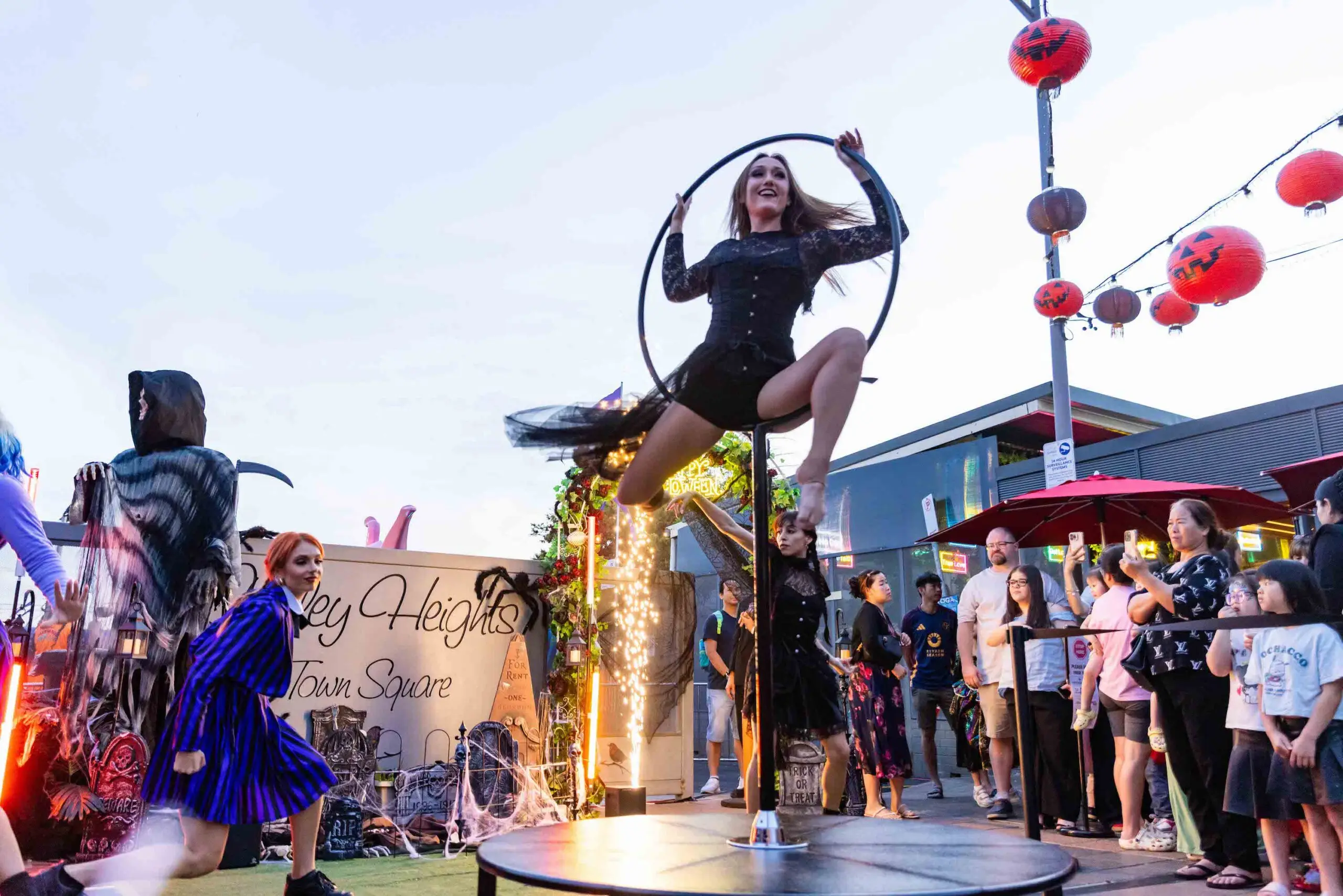 Guests enjoying live event entertainment at a corporate function